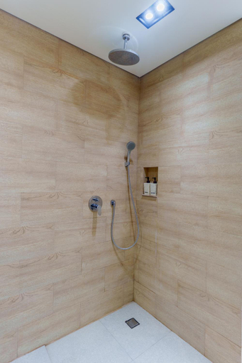 Bathroom 15