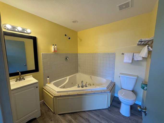 Others 4, Royal INN, Richland