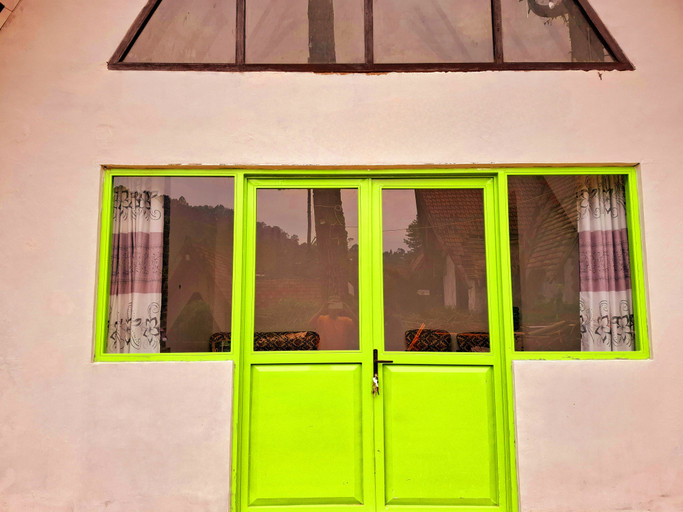 Exterior 9