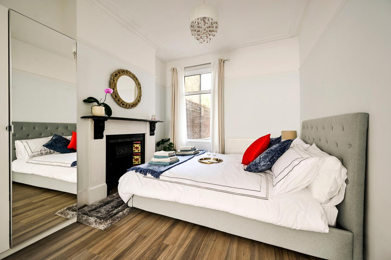 Others 4, Greenwich Holiday Home, London