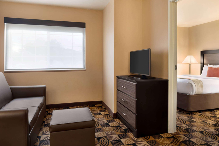 Bedroom 3, Hawthorn Extended Stay by Wyndham Milwaukee Airp, Milwaukee