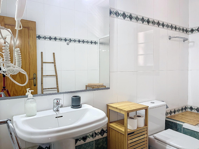 Bathroom 3, Roca Fornells, Bonito apartamento con piscina SS21, Baleares