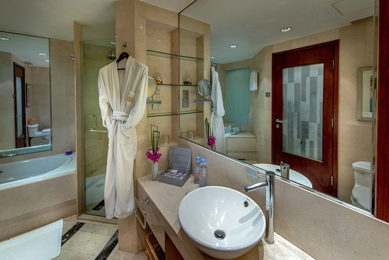 Bathroom 3, Kuntai Royal Hotel Beijing, Beijing