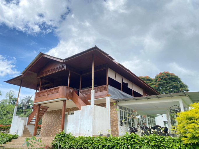 Exterior 12