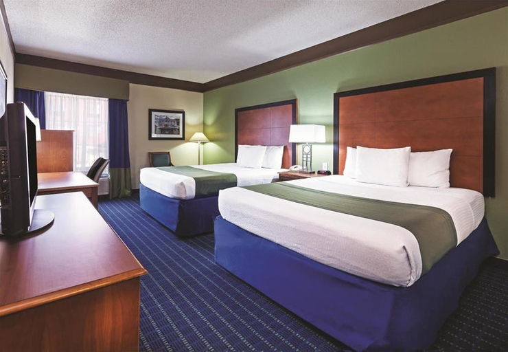 Comfort Inn & Suites Shawnee North Near I-40, Pottawatomie