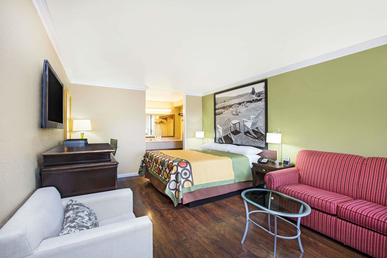 Bedroom 5, The Orchard Hotel Ukiah Free Breakfast and Pool, Mendocino