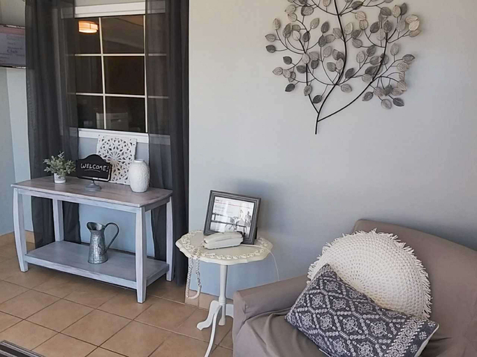 Public Area, Sonesta Simply Suites Des Moines, Dallas