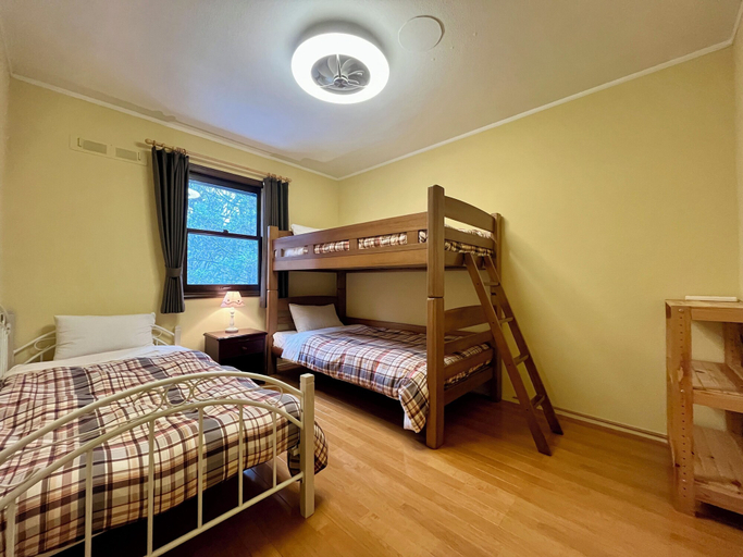 Bedroom 3, Julian's, Fujimi