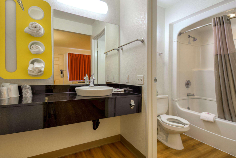 Bathroom 4, Motel 6 San Dimas, CA - Los Angeles, Los Angeles