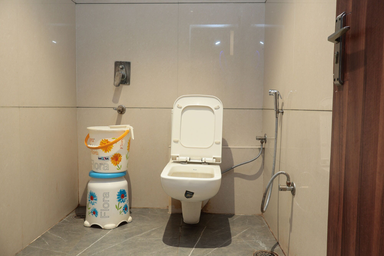 Bathroom 3, hotel sudarshan palace, Bhopal