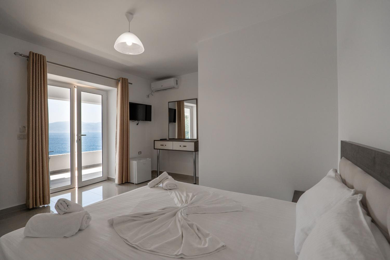 Others 5, Fabeno Villa, Sarandës