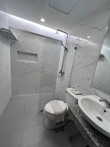Bathroom 7