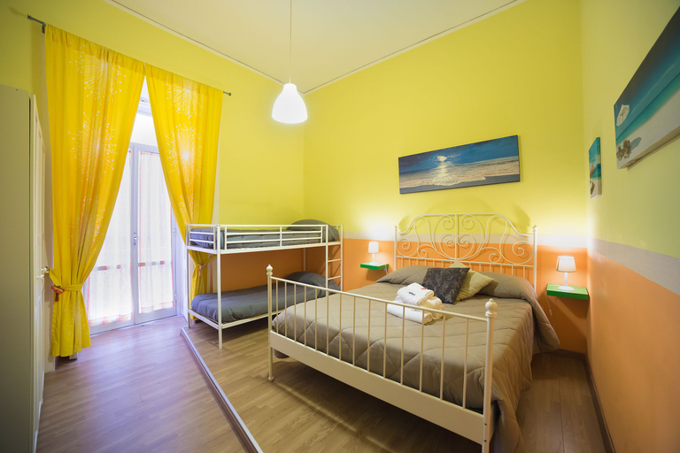 Bedroom 4, B&B Le 4 Stagioni by ClaPa Group Dislocated Hospitality, Napoli