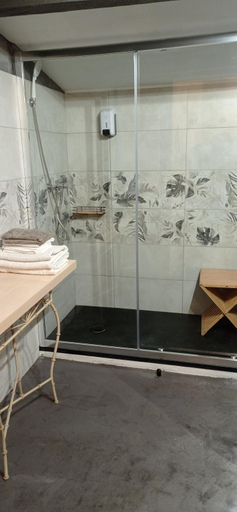 Bathroom, Le Rescator Tamaris vue mer exceptionnelle climatise residence avec piscine et parking, Var