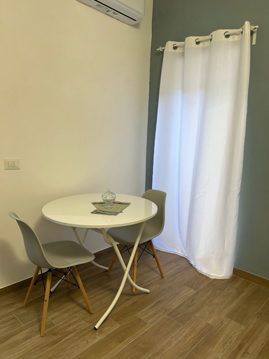 Others 5, Maison Laezza, Napoli
