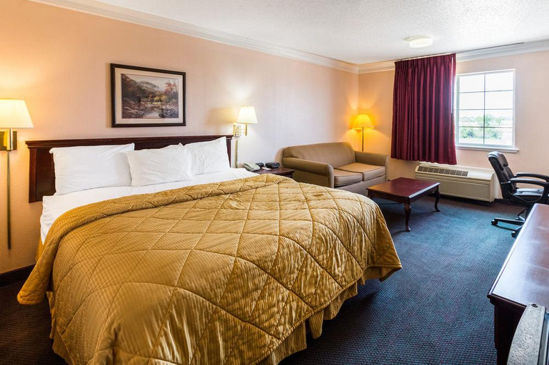 Bedroom 3, Rodeway Inn Stephenville, Erath