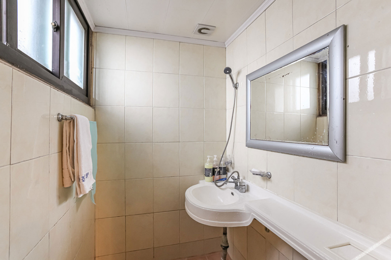Bathroom, Yaksu (Sindang) Sehwa, Jung