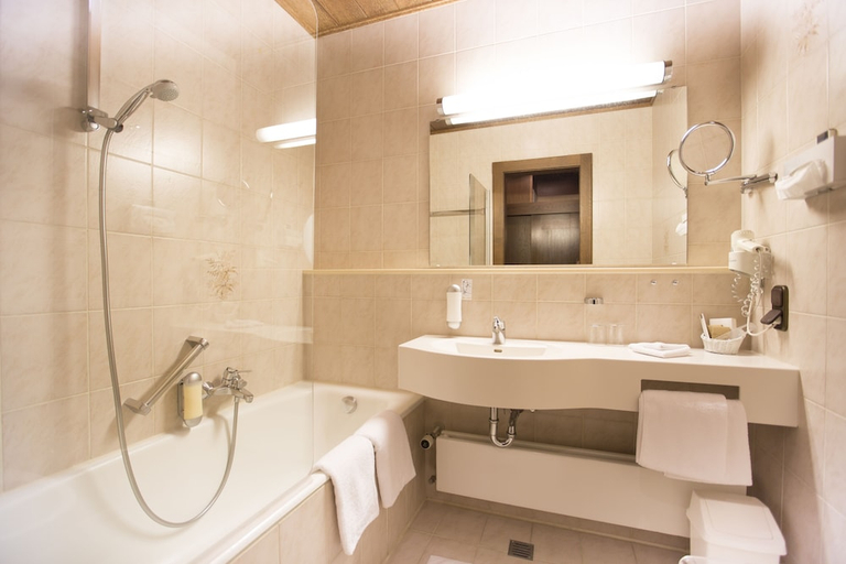 Bathroom 4, Muller, Ostallgäu
