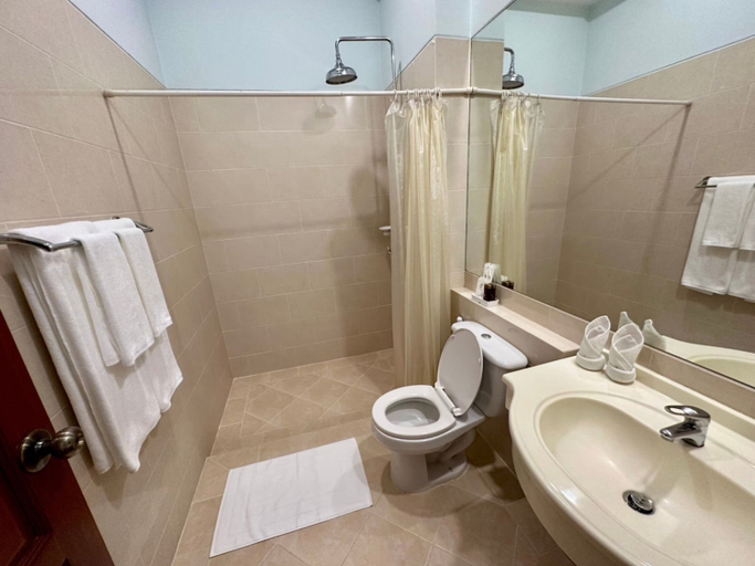 Bathroom 10