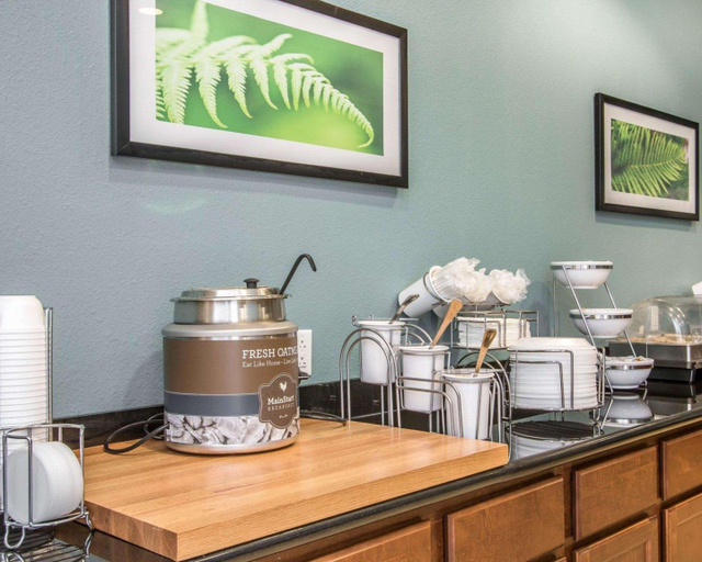 Food & Drinks 4, MainStay Suites Meridian, Lauderdale
