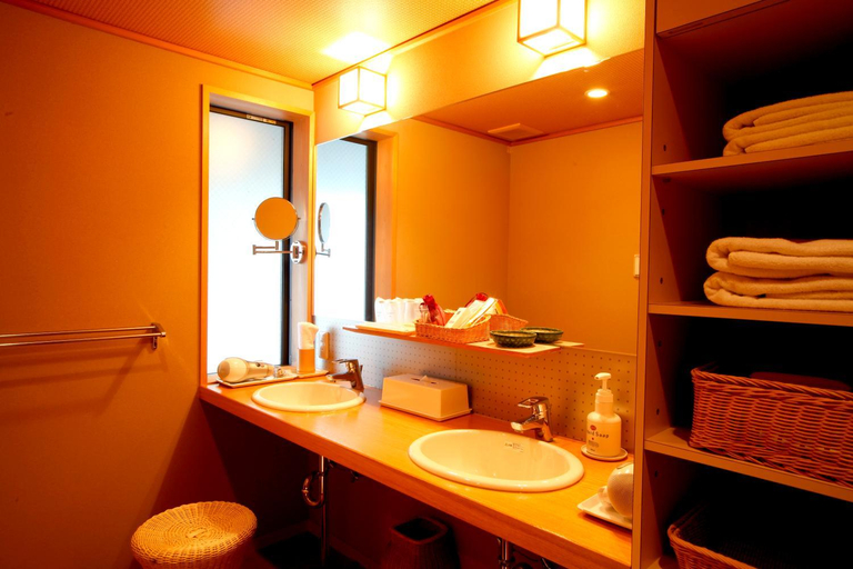 Bathroom 2, Kyoto Arashiyama Onsen Ryokan Togetsutei, Kyoto