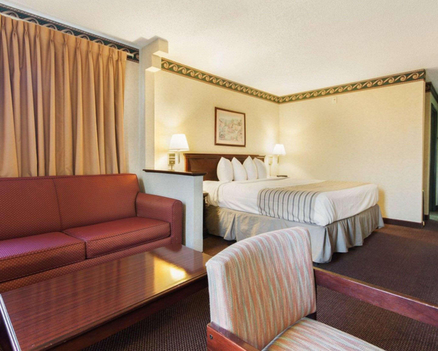 Bedroom 2, Econo Lodge Inn & Suites El Paso West, El Paso
