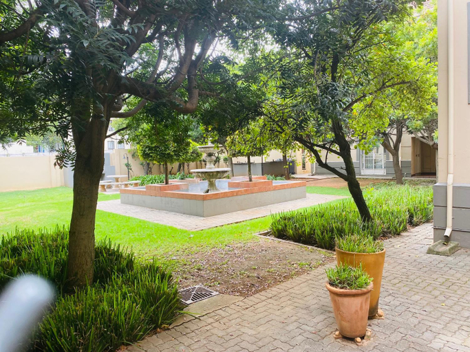 Others 4, Hatfield, Grosvenor Private apartment., City of Tshwane