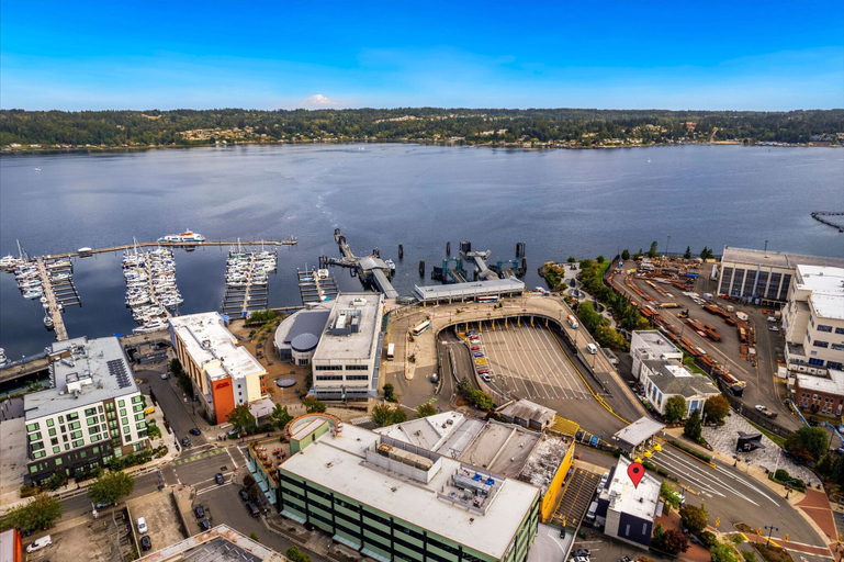 Room 4, Admiral Condo 201 in Bremerton, Kitsap