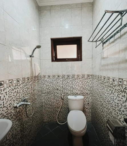 Bathroom 5, ELHA Guest House Malang, Malang