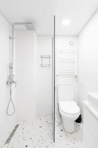 Bathroom 5, Modern Gem in Historical Tbilisi, Tbilisi