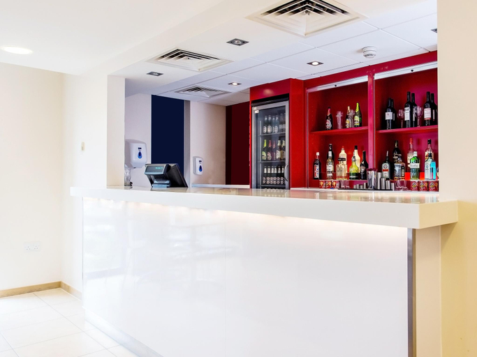 Food & Drinks 4, Travelodge Newquay Seafront, Cornwall
