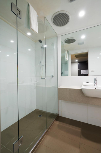 Bathroom 4, Dingley Hotel, Melbourne