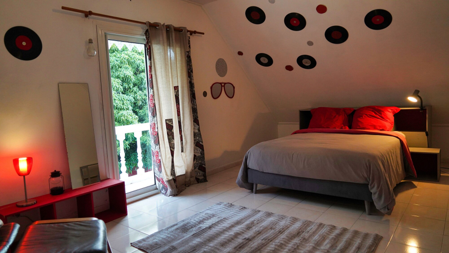 Bedroom, Bubble village house, Saint-Joseph