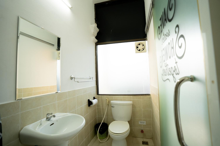 Bathroom 10