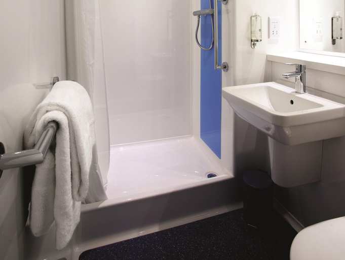 Bathroom 4, Travelodge Washington A1 (M) Northbound, Gateshead