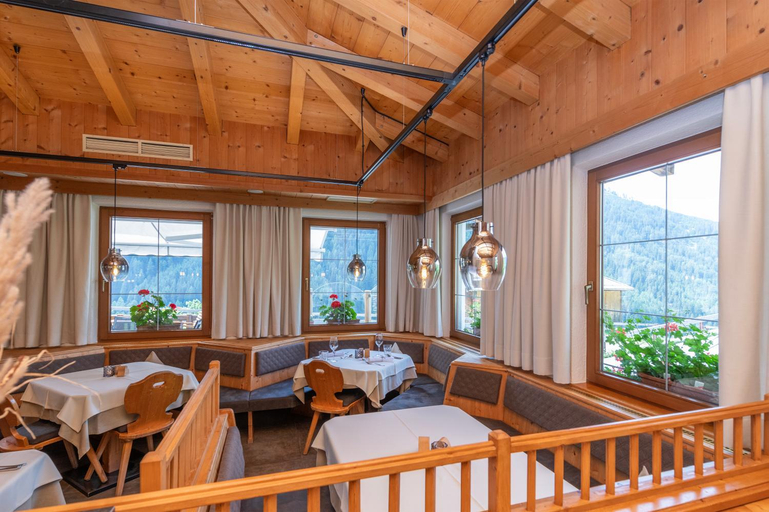 Bedroom, Naturhotel BERGhof, Landeck