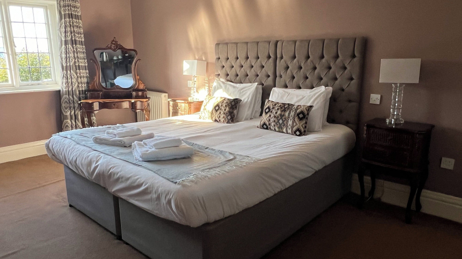 Bedroom 3, The Royal Oak Hotel and Restaurant, Cheshire West and Chester