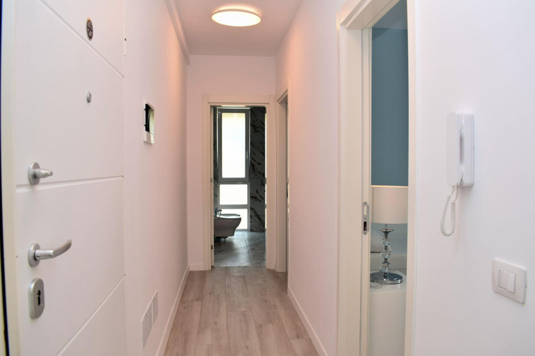 Bathroom 5, White Moon Apartments, Durrësit