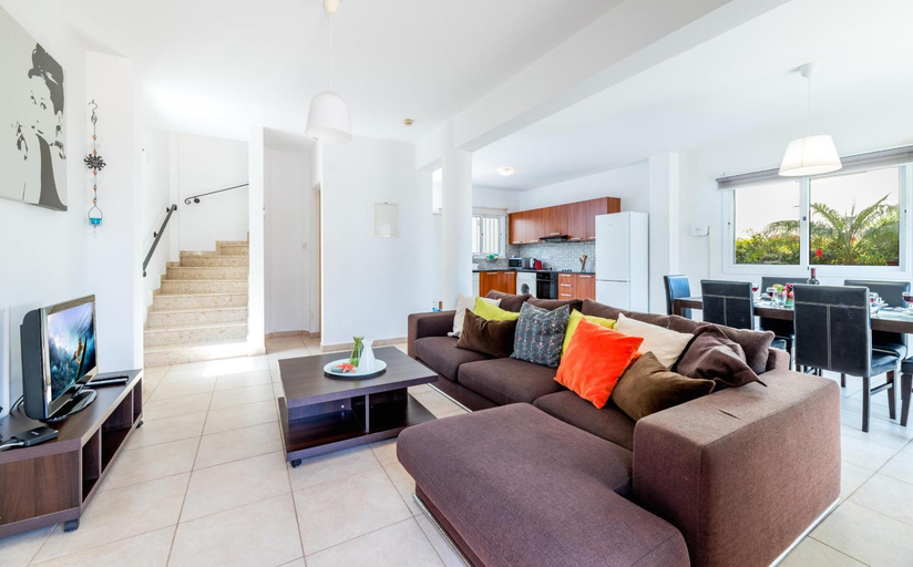 Shared lounge/TV area