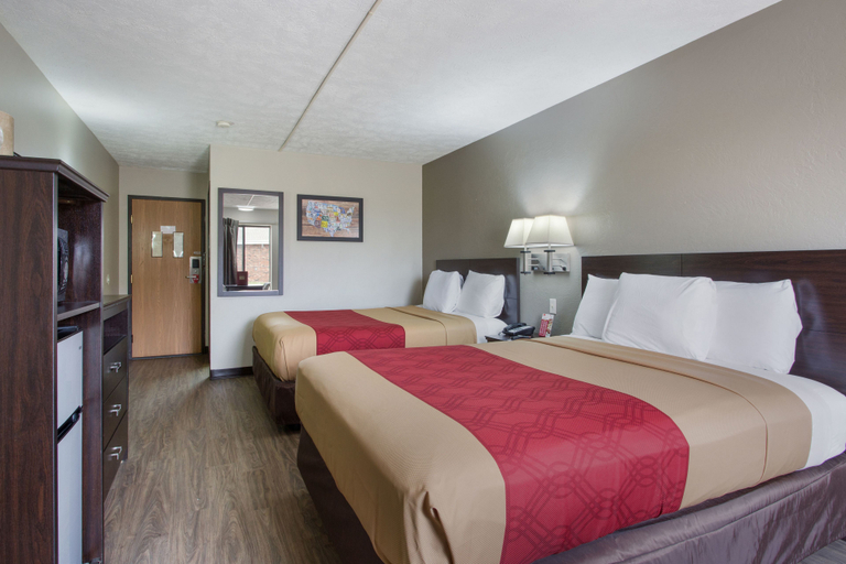 Bedroom, Red Lion Inn & Suites Olathe Kansas City, Kansas City