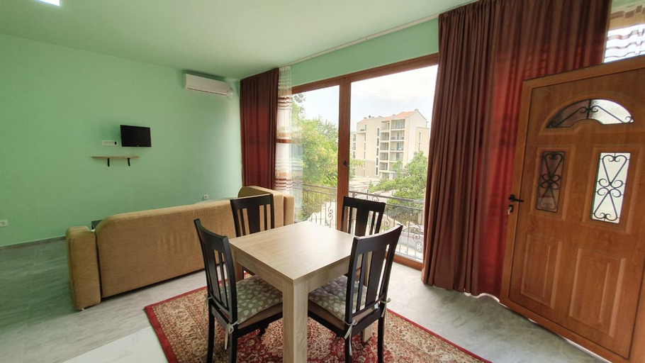 Others 3, Apartment Stanisic