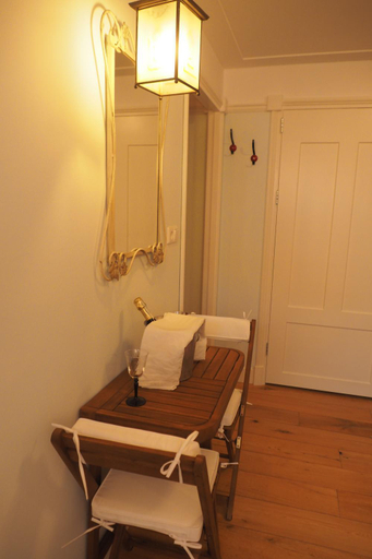 Others 3, B&B Bureau Warmoesstraat, Texel