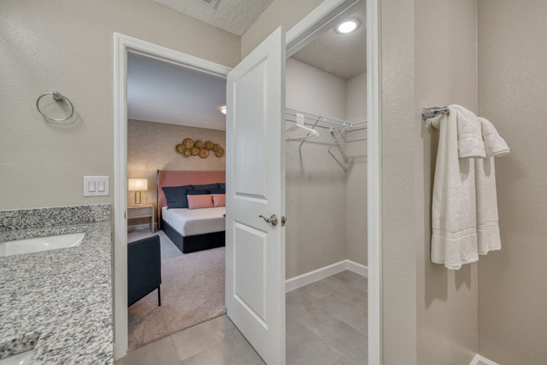 Room 5, Elegant and Spacious Home With Themed Bedrooms, Osceola