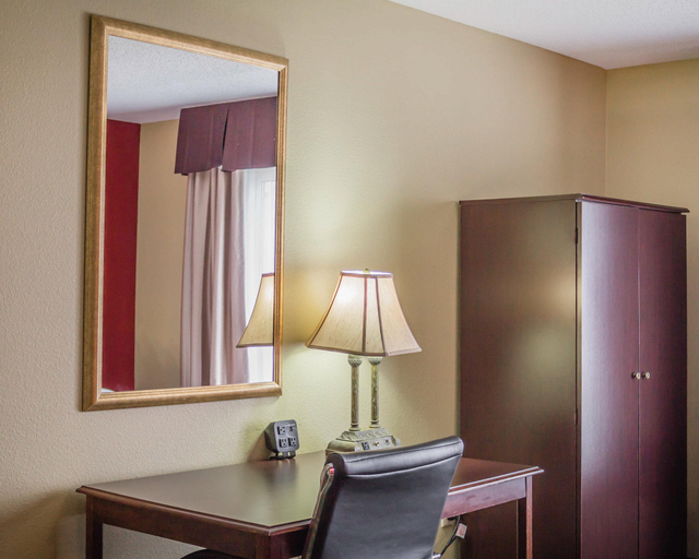 Exterior & Views 2, Comfort Suites (Escanaba), Delta