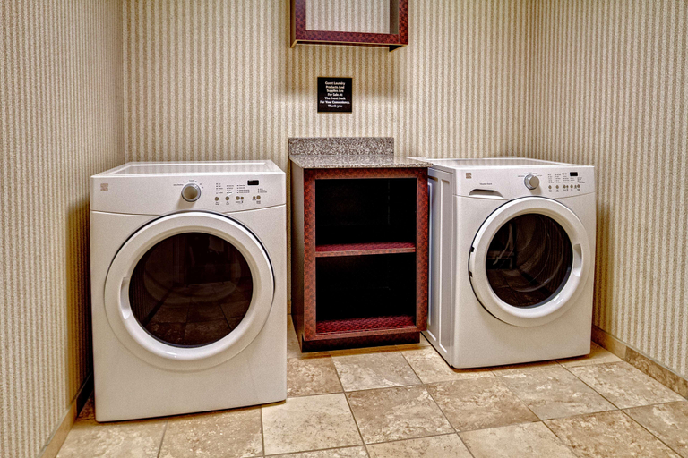 Bathroom 4, Hampton Inn Cleveland, Bolivar