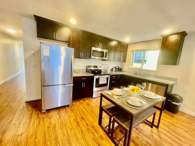Others 5, The Seattle Haven - Modern Suites, Seattle