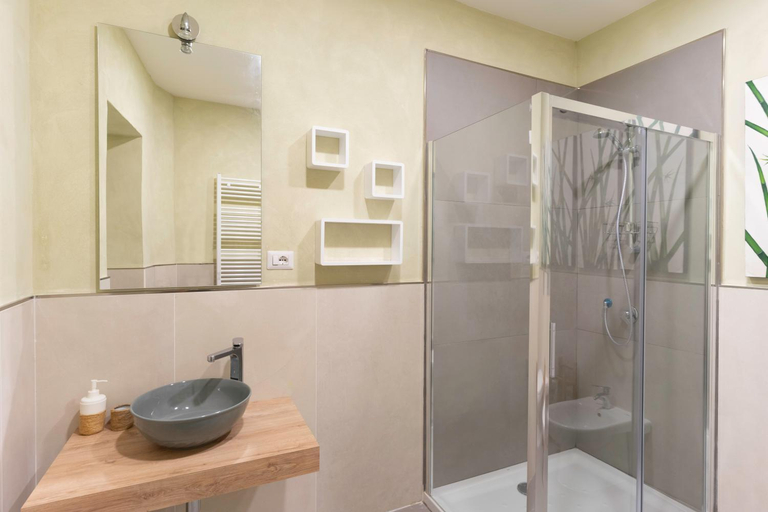 Bathroom 3, Hopestel - Secret Garden, Napoli
