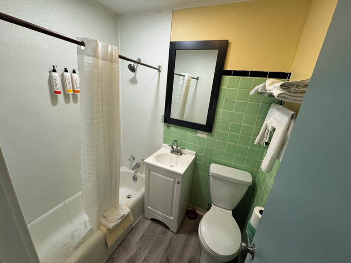 Others 5, Royal INN, Richland