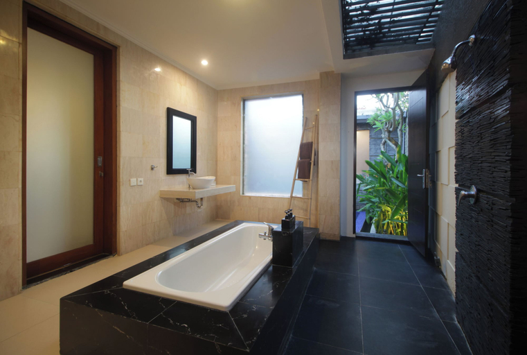 Bathroom 3, Jayani Villa, Badung