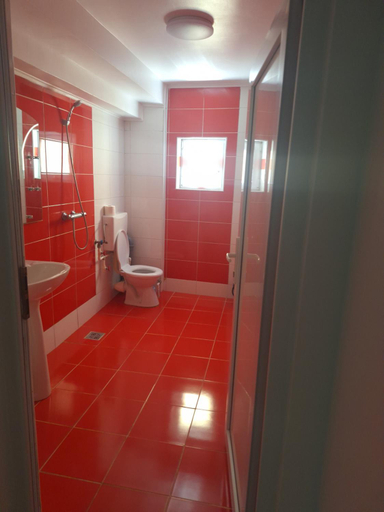 Others 4, Casa inflorita camere, Tuzla